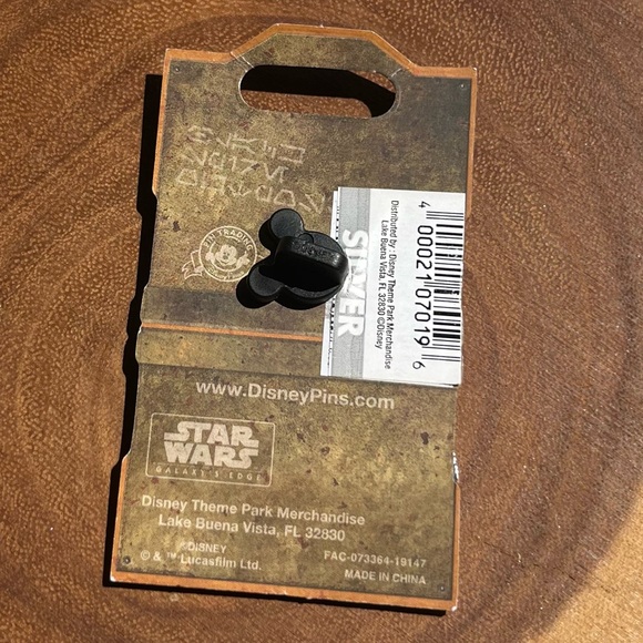 NEW DisneyTrading Pin 135250 Galaxy’s Edge Black Spire Outpost & MilleniumFalcon - Picture 2 of 4